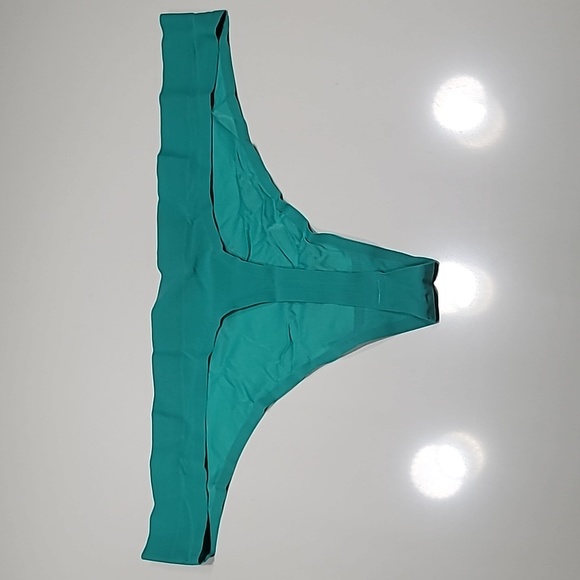 New Balance Thong, Size XL - Picture 2 of 2